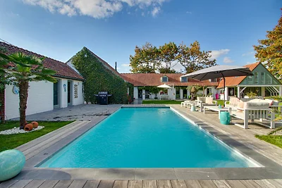 Schöne ländliche Villa mit schönem Pool