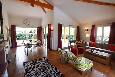 Moderne Villa in der Ardèche mit Schwimmbad