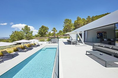 Strakke villa met mooi terras