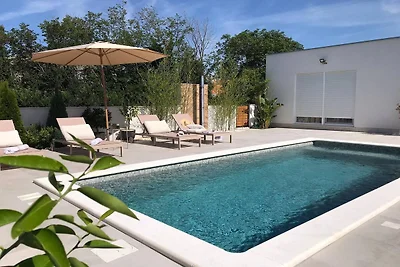 Komfortables Familienrefugium mit Pool