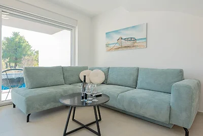 Villa Pomalo - Three Bedroom Villa with Outdo...