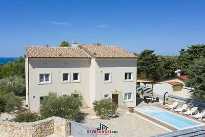 Villa in Premantura mit Schwimmbecken