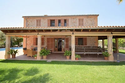 Villa in Muro met zwembad en tuin