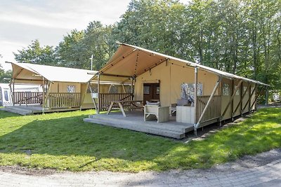 Confortevole tenda safari con bagno, in un pa...