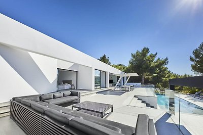 Strakke villa met mooi terras