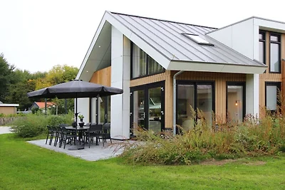Villa in Hellevoetsluis mit Terrasse
