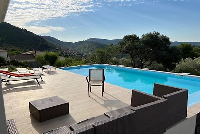 Villa Esquirol con vista e piscina