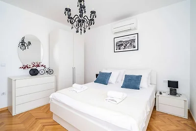 Holiday Home King - Four Bedroom House with...