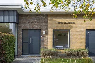 Aangename bungalow vlakbij zee en strand