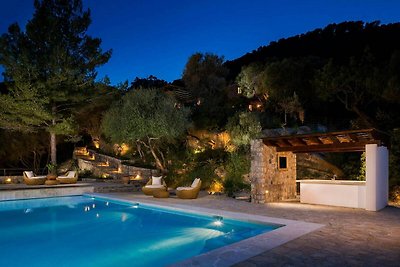 Traditionelle Villa mit privatem Pool