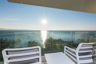 Luxuriöse Villa mit eigenem Garten am Meer in...