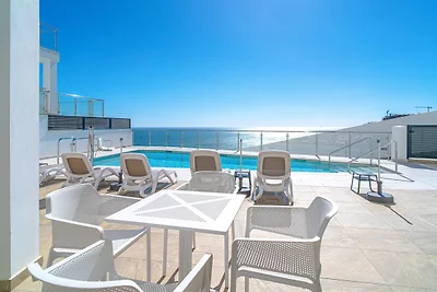 Wohnung in Nerja mit Meerblick & Pool