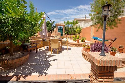 Ruhiges Ferienhaus in Padul mit Swimmingpool