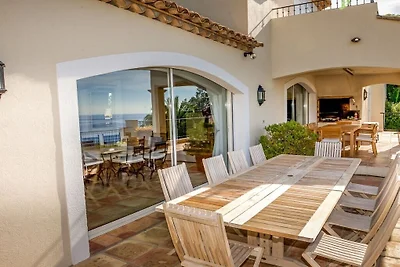 Villa in Les Issambres mit Schwimmbecken