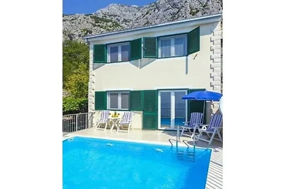 Villa in Tučepi mit Schwimmbecken