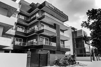 Super Townhouse 158 nabij Netaji Subhash Marg