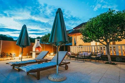 Stella mit Pool & beheizter Jaccuzzi