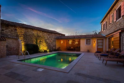 Splendida villa con piscina privata a Ližnjan