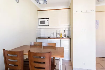 Marineblaue Residenz mit zwei Zimmern