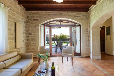 Villa in Adelianos Kampos