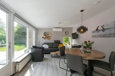 Bungalow in Sint Maartenszee am Strand