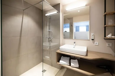 Moderne studio met woon- en slaapgedeelte.