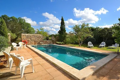 Finca in Llubi mit Schwimmbecken