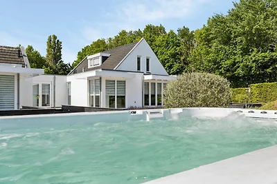 Wellness villa with sauna near beach