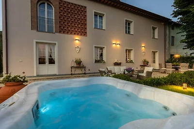 Villa in Lucca mit Jacuzzi und Weinproben