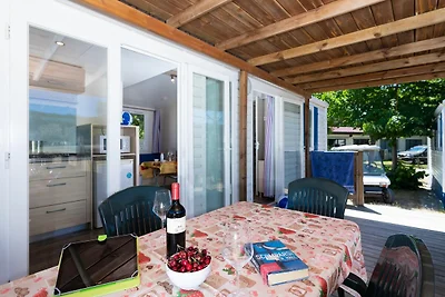 Modernes Chalet mit Terrasse in Strandnähe
