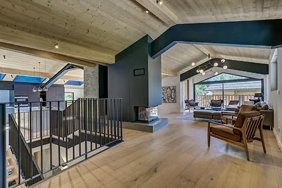 Chic & Spacious Chalet with Hot Tub & Sauna