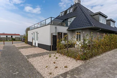 Geräumiges Ferienhaus mit Hafenblick