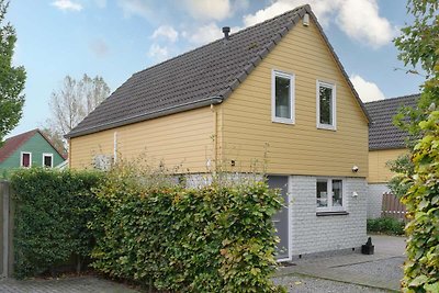 Geräumiges Ferienhaus mit Sauna in Strandnähe