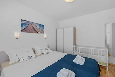 Two Bedroom Apartment With Terrace And Sea Vi...