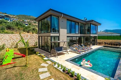 Villa a Kalkan con piscina