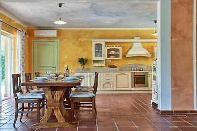 Villa in Nedescina mit Schwimmbecken