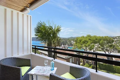 4-bedroom apartment with sea views