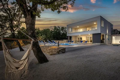 Seaview Villa Deep Green with pool