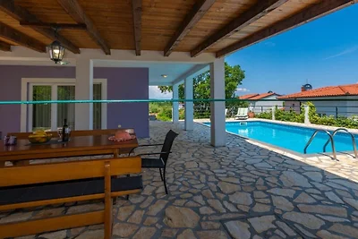 Casa de vacaciones en Labin con piscina.