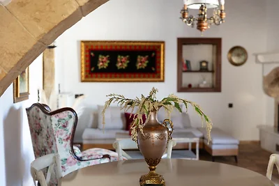 Villa in Garazo mit Pool und Bergblick