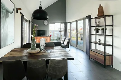 Bestes modernes Haus in der Nähe von Wasser