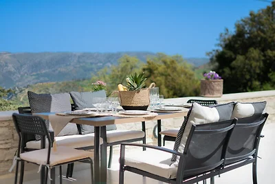 Evergreen Villa am Stadtrand von Patsos