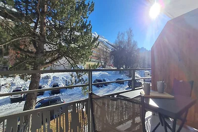 Berghaus mit Balkon und Skizugang