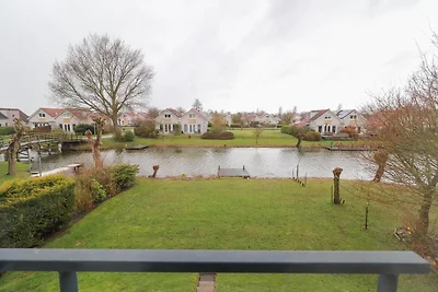 Komfortabler Bungalow für 4 Personen mit Steg