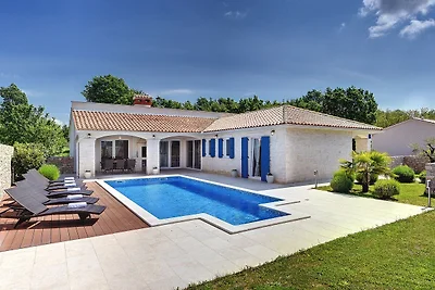 Komfortable Villa mit privatem Schwimmbad