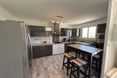 Moderne villa in Vendres met zwembad
