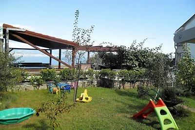 Schöne Wohnung mit Terrasse und Küche im Frei...