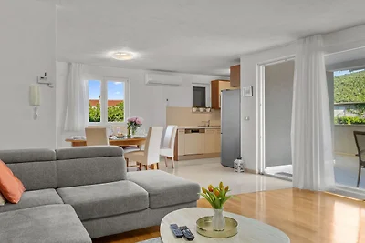 Holiday Home Marija - Three Bedroom Holiday H...