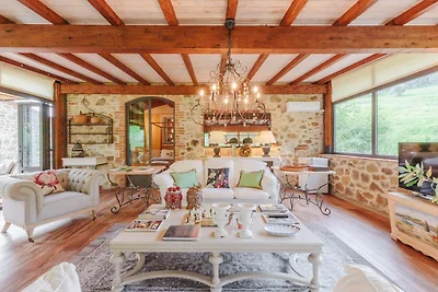 Villa mit Gemeinschaftspool in San Rocco