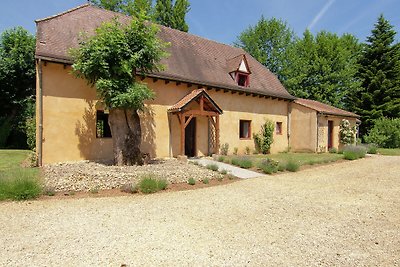 Schönes Ferienhaus in Vézac mit Schwimmbad